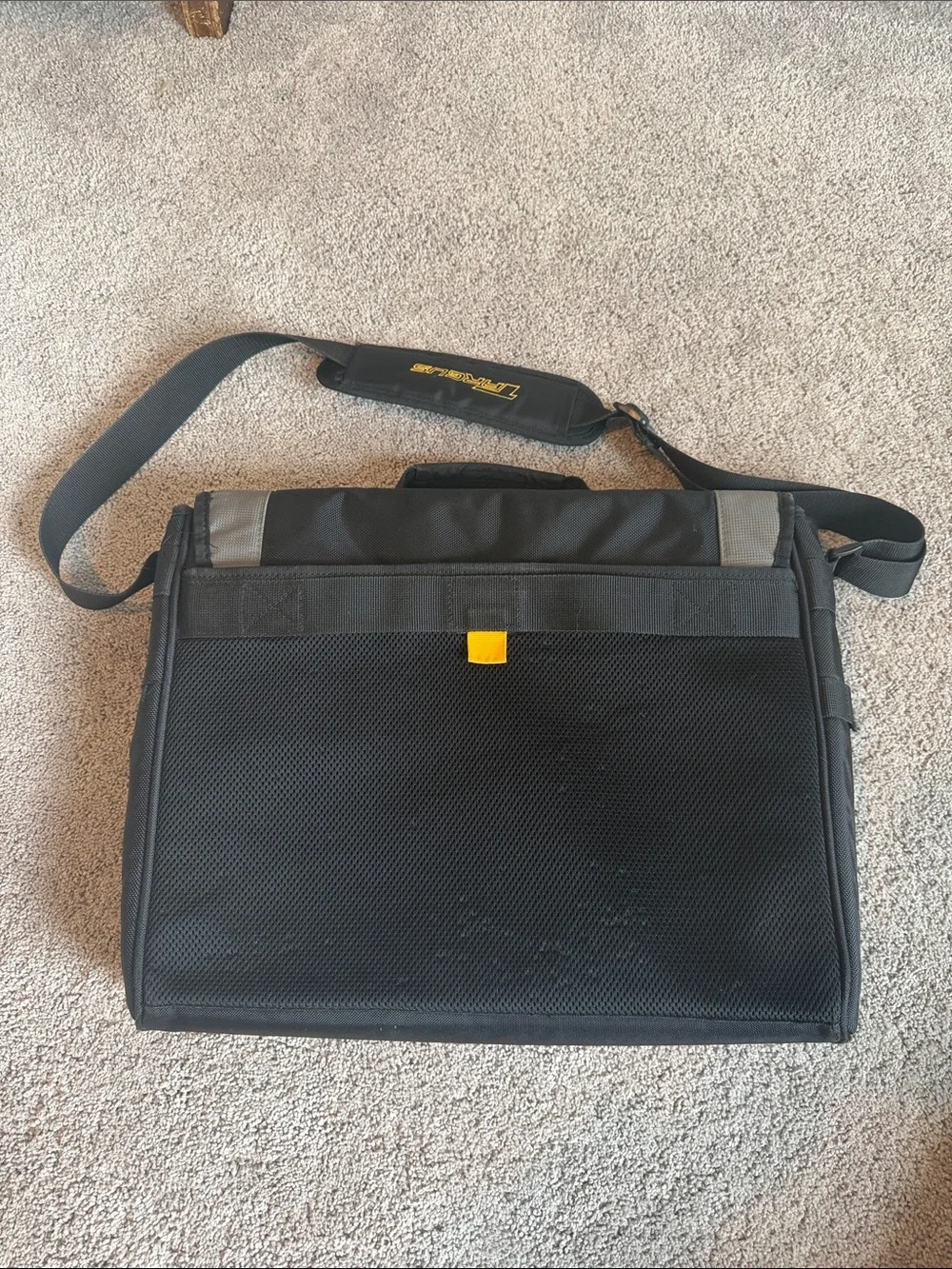 Targus Black and Gray Laptop Messenger Bag with Yellow Logo. Fits 16” laptop.